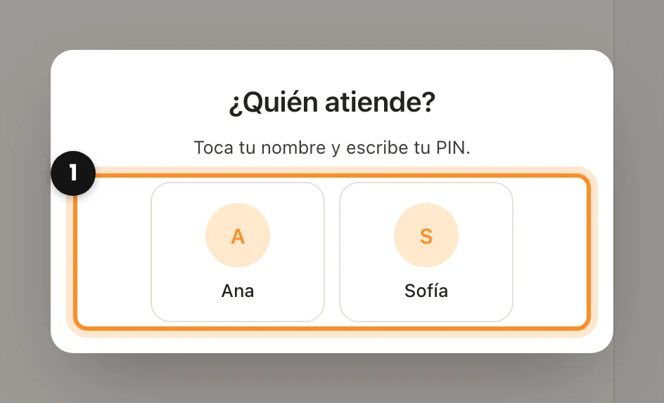 La ventana ¿Quién atiende? con los nombres de las cajeras marcados